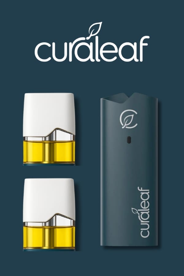 Der Curaleaf Medizinischer Vape Pen (Komplettsystem: 2x 0,5mL Kartuschen + 1x Inhalator) ist auf dunklem Hintergrund abgebildet, mit dem Curaleaf-Logo oben - ein Zeichen für Qualitäts-Medizinalcannabis.